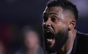 contratado há 40 dias e ainda sem estrear, sabino pode sair do são paulo