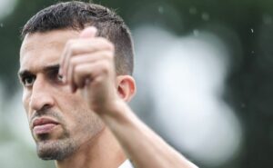 negociação é descartada nos bastidores e joão schmidt não vai jogar no vasco