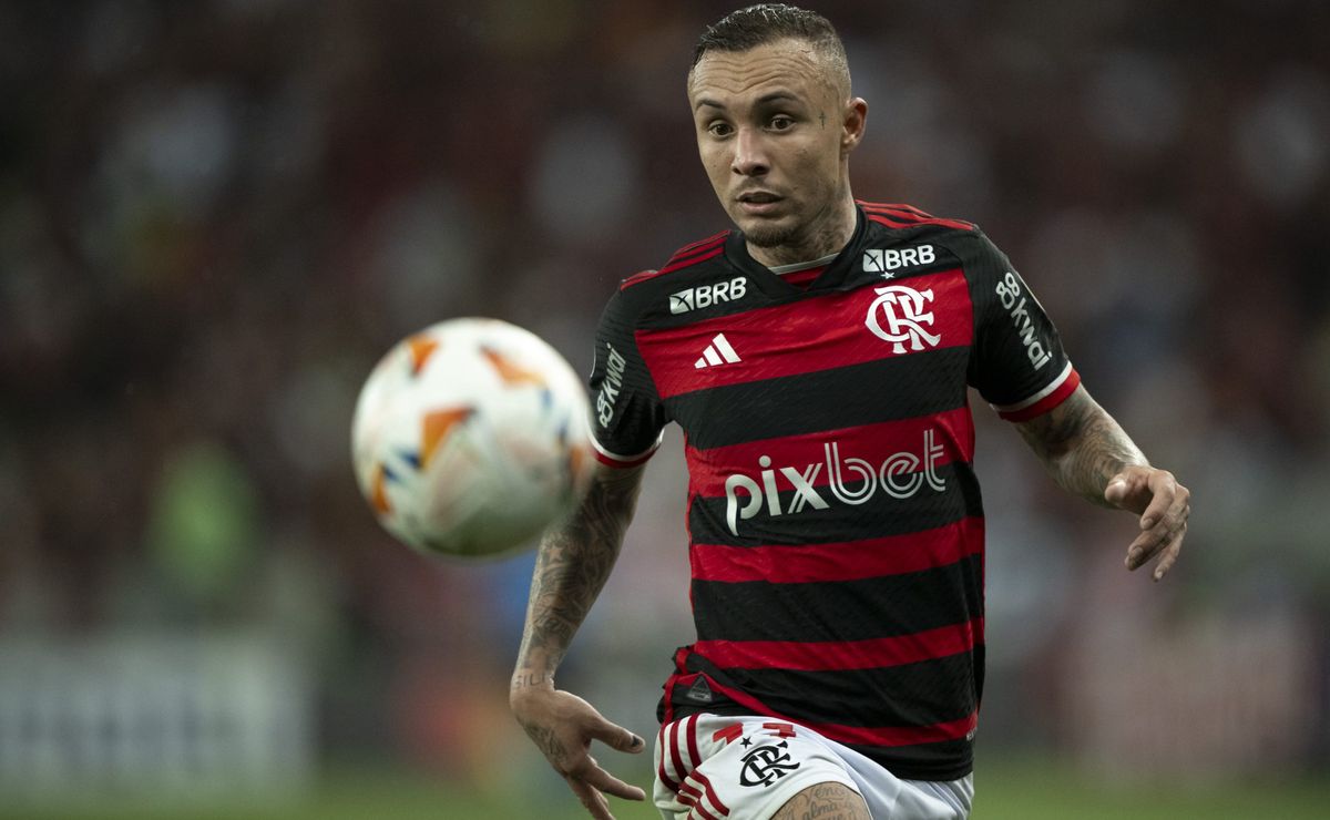 flamengo confirma lesão do atacante everton cebolinha, jogador não atuará contra o palmeiras