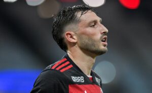 flamengo atualiza a situação de viña que sofreu uma pancada contra o atlético go