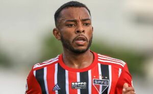 r$ 600 mil mensais: welington fica perto de assinar novo contrato; corinthians monitora situação
