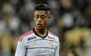 bruno henrique mostra nas redes como ficou sua boca após cotovelada que ocasionou pênalti; veja