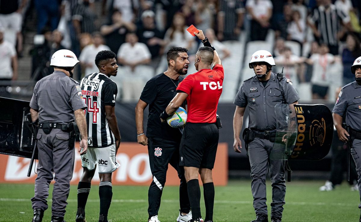 antónio oliveira avalia arbitragem na estreia do corinthians no brasileirão: "foi mal para os dois lados"