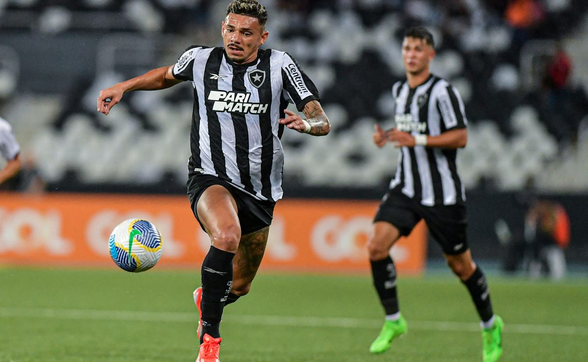 botafogo vence, mas torcida fica preocupada com lesão de tiquinho soares