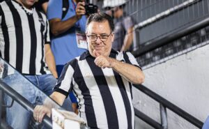 marcelo teixeira confirma negociação de meio campista para reforçar o santos: "diretorias estão conversando"