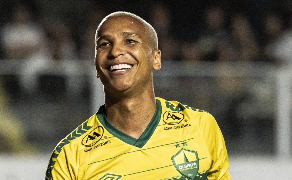 grêmio quer contratar deyverson; atacante já teria pré contrato assinado