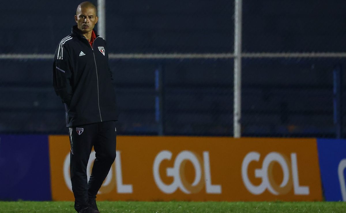 alex nega procura da diretoria do cruzeiro por ele para ser auxiliar técnico