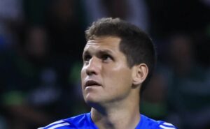 santos não tem interesse na contratação de rafael, que negocia saída do cruzeiro