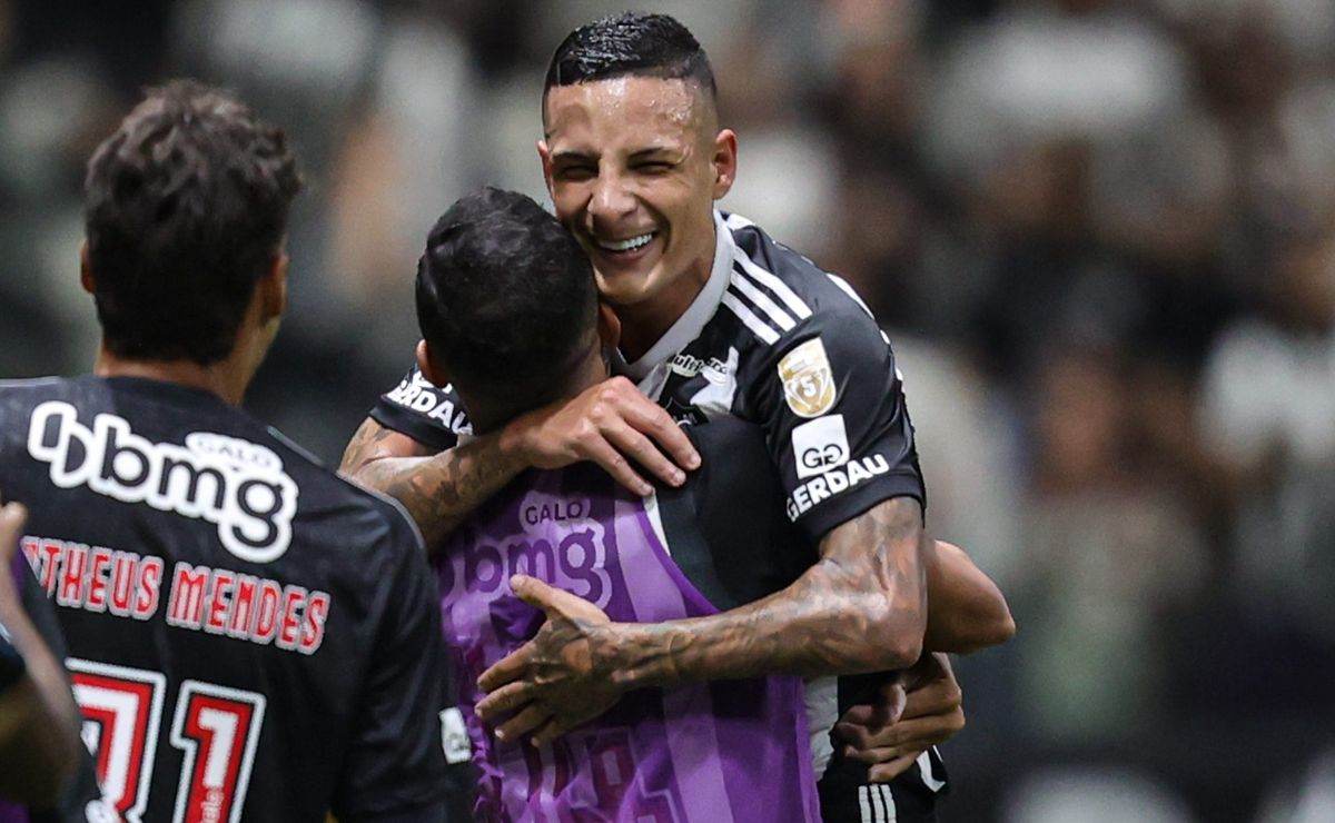 galo goleia raposa em noite de hulk, scarpa e arana