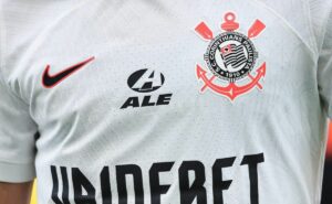 augusto melo expõe contrato com a nike e corinthians deve ter mudança: “livres para negociar”
