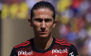filipe luís recebe convite para sair do flamengo e ser auxiliar técnico no cruzeiro; ídolo recusa oferta