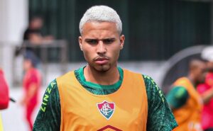 alexsander rebate afirmação que expõe falta de espaço porque treina mal no fluminense: “mentira”