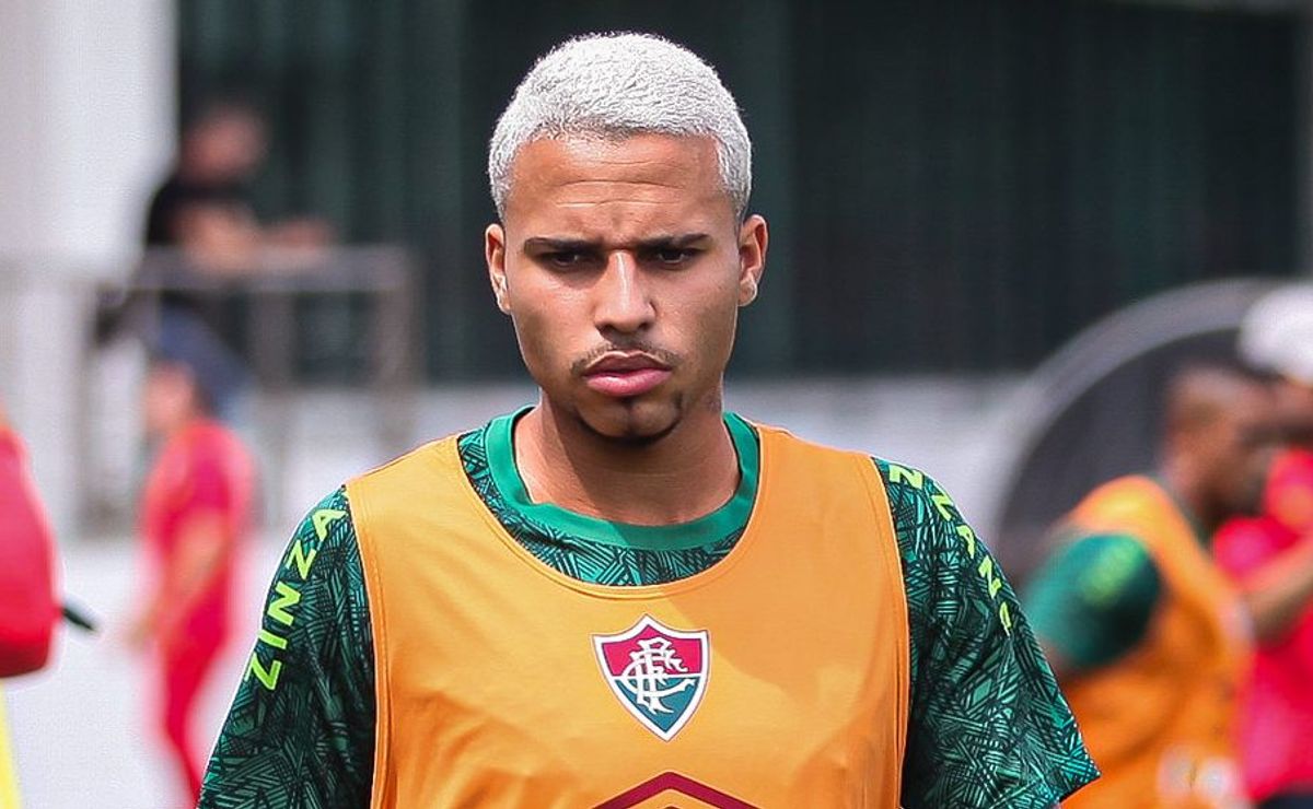 alexsander rebate afirmação que expõe falta de espaço porque treina mal no fluminense: “mentira”