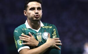 com 11 participações em gols em 18 jogos, raphael veiga tem sido o pilar do palmeiras em 2024
