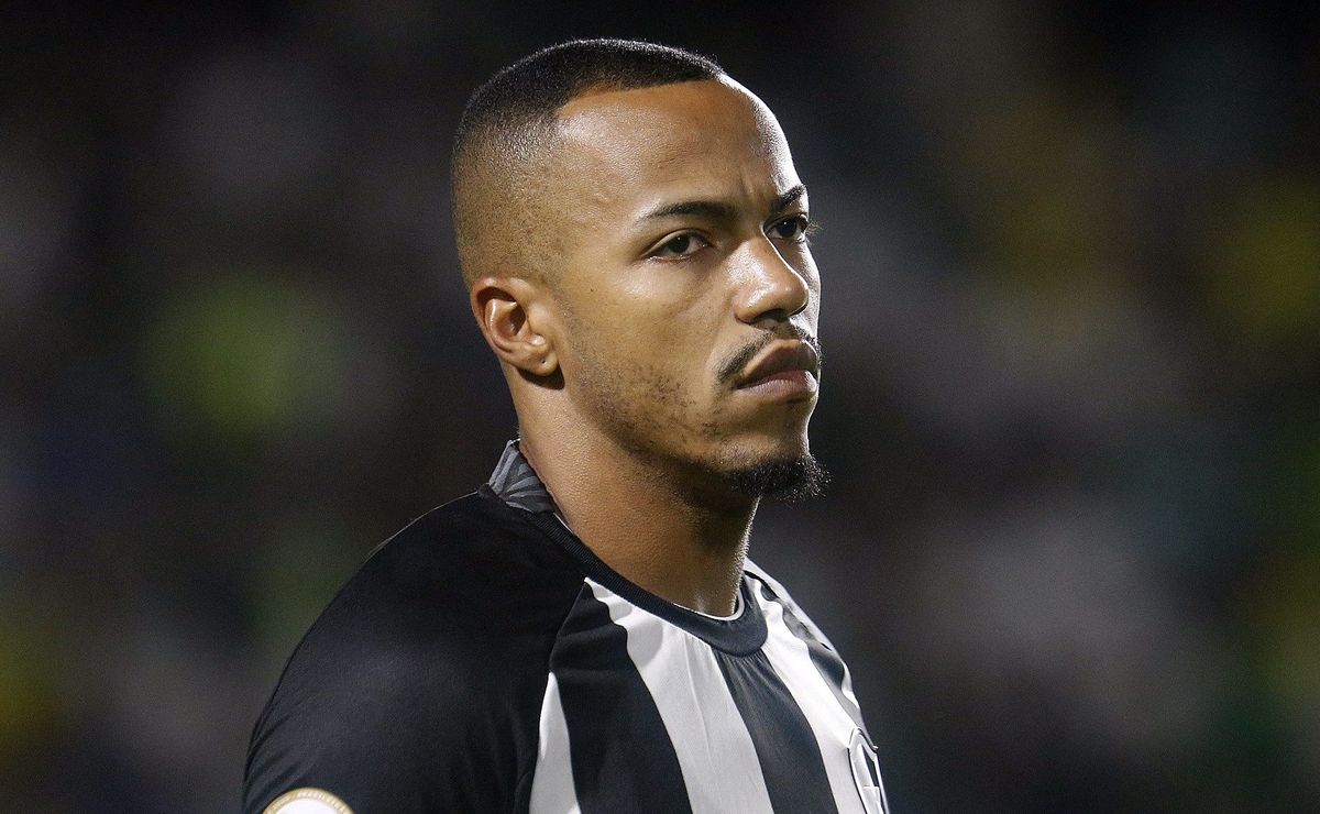 botafogo recebe proposta de r$ 16 milhões, mas descarta saída de marlon freitas para o vasco