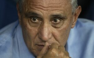 torcida do flamengo reclama de tite e aponta culpado na libertadores: "não acerta nem o quarto hoje"