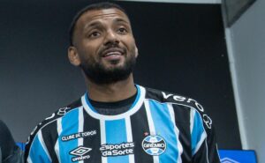 grêmio economizará r$ 1,5 milhão mensais com saídas de jp galvão e +2