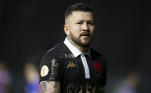 especulado no santos, rossi continua treinando no vasco; entenda mais