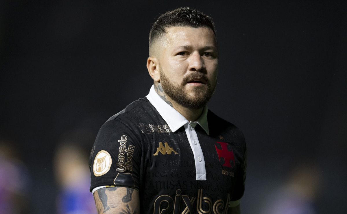 especulado no santos, rossi continua treinando no vasco; entenda mais