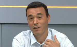 andré rizek reprova e faz críticas ao corinthians de antónio oliveira: "parecia filme repetido"