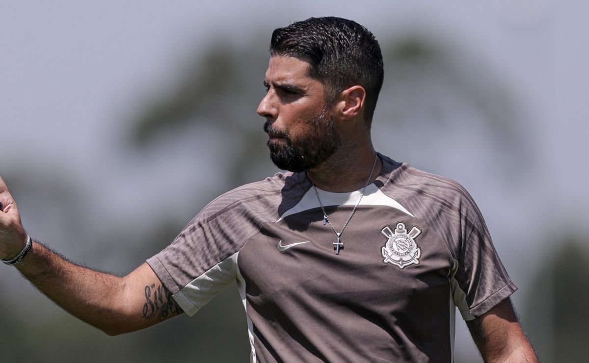 corinthians amplia alternativas e monitora nomes no mercado estrangeiro; veja opções