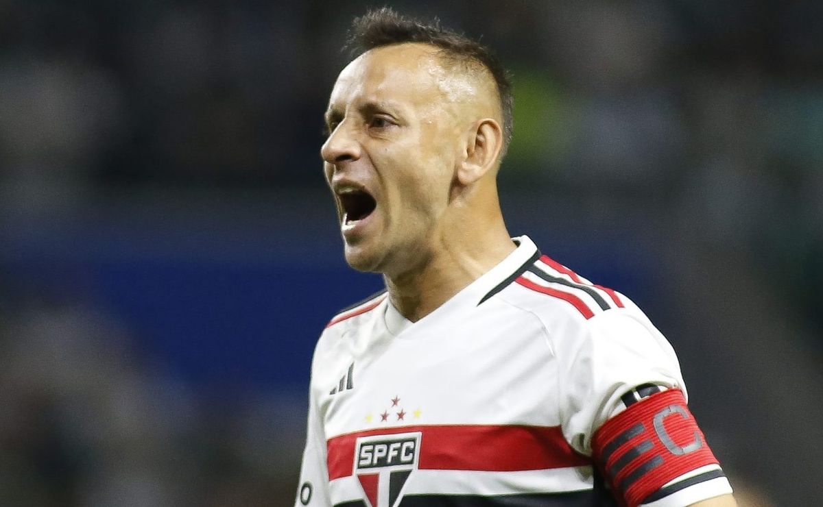 pênalti marcado em palmeiras x santos faz web lembrar fala de rafinha: “claus é palmeirense”