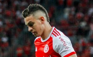 borré desencanta, inter vence delfín pela sul americana e colorados comemoram: "vai começar a sequência goleadora"