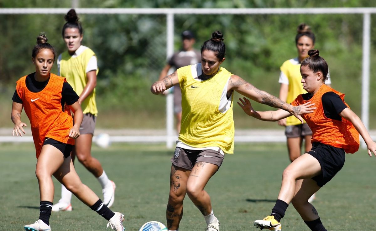 corinthians segue preparação para clássico contra o santos; clássico marca rodada do brasileirão feminino