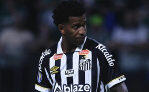 gil sente desconforto no santos e exames detectam se o zagueiro vai jogar contra o avaí