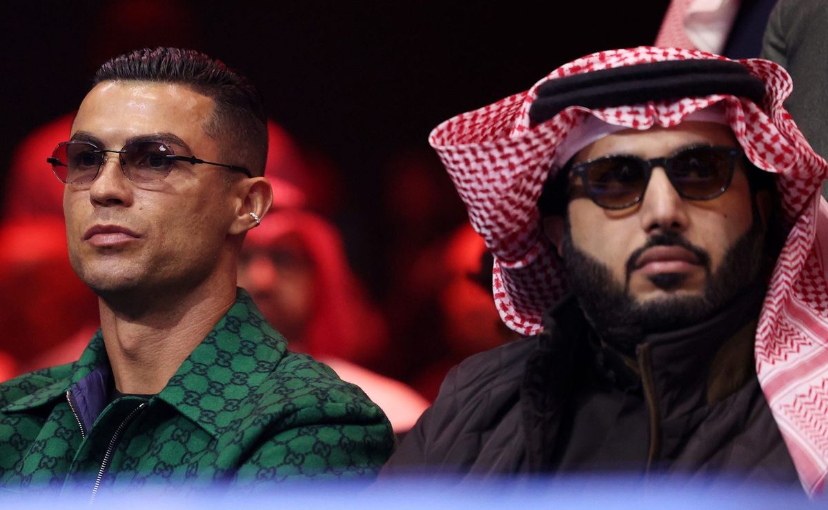 r$ 140 milhões: al nassr, clube de cristiano ronaldo, quer comprar titular do flamengo