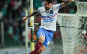 everaldo, do bahia, entra na lista e é o quinto maior artilheiro da arena fonte nova; veja lista