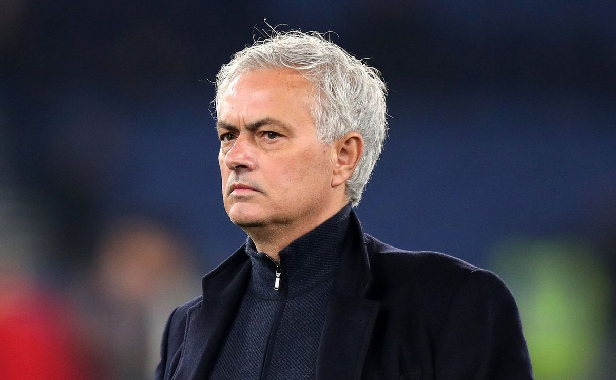 mourinho toma decisão sobre assumir são paulo após ser procurado diretoria do spfc