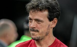 fernando diniz crê que agiu bem em alterações na derrota do fluminense: “nunca vi futebol assim”