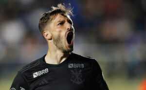 em ritmo acelerado, viña se destaca e conquista espaço de 'ouro' no flamengo