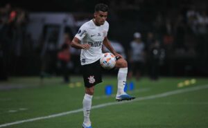 fiel critica fausto vera em derrota do corinthians: "É jogar com 1 a menos"
