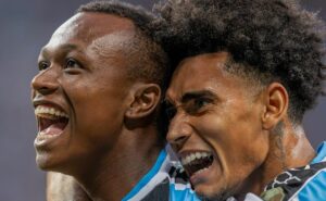 atuações: nathan fernandes se destaca na vitória do grêmio na libertadores contra o estudiantes