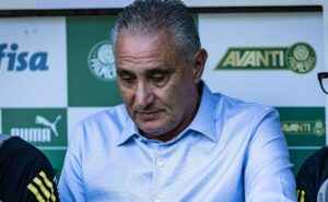 torcida do flamengo questiona tite por começar jogo sem de la cruz e pedro