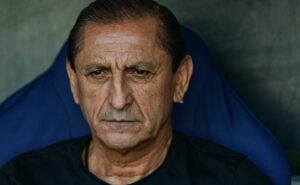 rayan vira opção caseira de ramón díaz no ataque do vasco da gama 