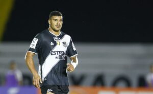 alvo do santos, jeh perde pênalti e é substituído na ponte preta em 27 minutos