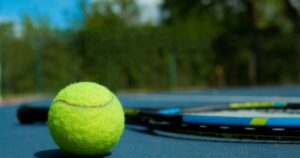 Árbitro brasileiro de tênis é suspenso até 2031 por violações relacionadas a apostas