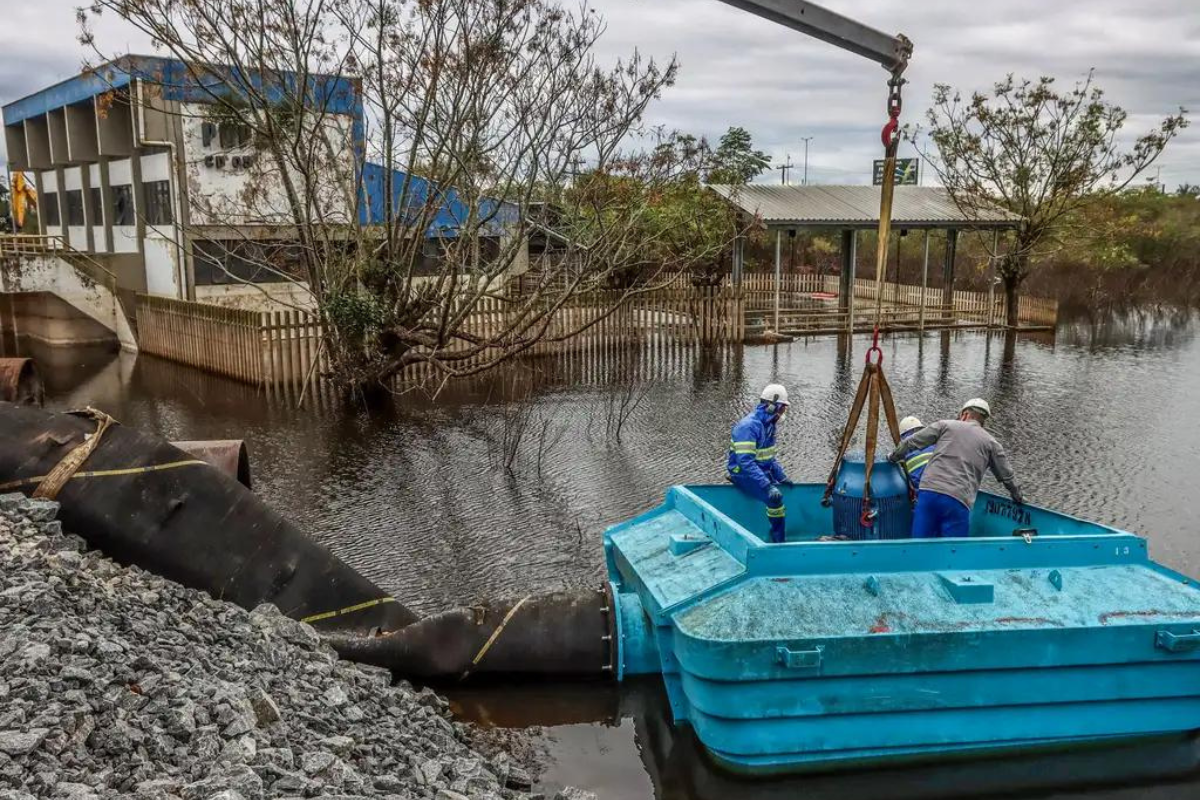 brazil floods: engineers and voters point the finger at politicians