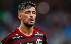 alerta! arrascaeta sente lesão em jogo do uruguai e vira problema para o flamengo