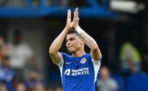 thiago silva ouve pedidos para ficar no chelsea, em seu último jogo pelo clube