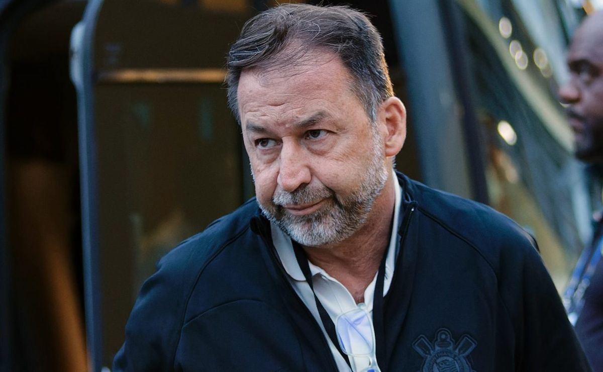 dívida de augusto melo pode complicar renovação de cássio com o corinthians