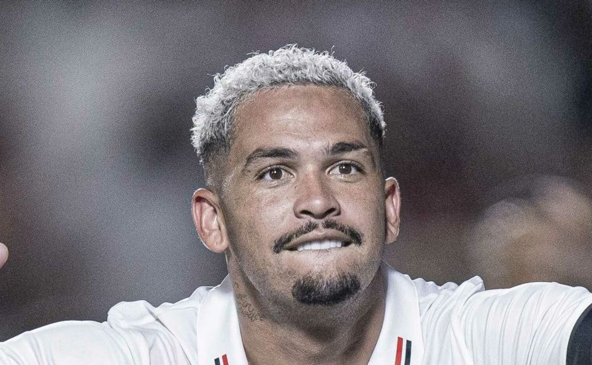 torcida do são paulo elogia luciano após dois gols: "melhor que o james"