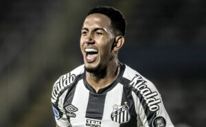 cria no santos, rwan cruz faz sucesso no futebol europeu e faz revelação: “mereço”