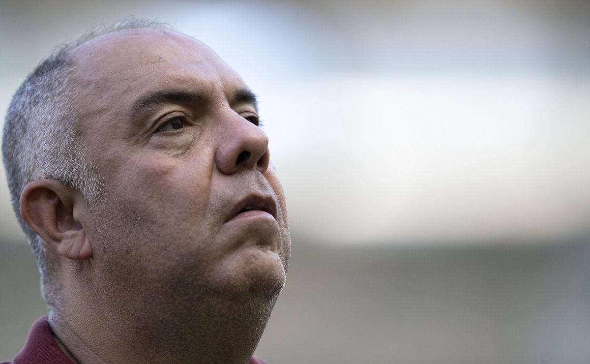 marcos braz mostra insatisfação com arbitragem no jogo do flamengo: "está dando pena"