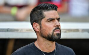 augusto melo toma decisão sobre demissão de antónio oliveira e técnico tem nova chance no corinthians