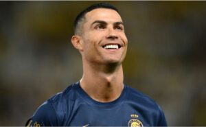 cristiano ronaldo lidera lista dos 10 atletas mais bem pagos do mundo
