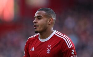 murillo recebe prêmio na inglaterra e torcida do corinthians repercute: “troco de bananas”